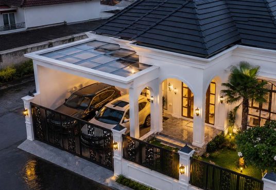 Rumah Mewah American Classic Konsep Villa Dengan Private Pool Furnished Utara Jogja Bay