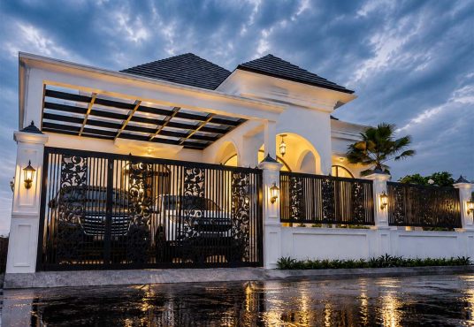 Rumah Mewah American Classic Konsep Villa Dengan Private Pool Furnished Utara Jogja Bay