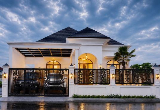 Rumah Mewah American Classic Konsep Villa Dengan Private Pool Furnished Utara Jogja Bay