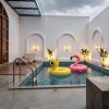 Rumah Mewah American Classic Konsep Villa Dengan Private Pool Furnished Utara Jogja Bay