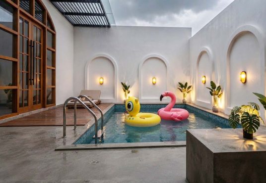 Rumah Mewah American Classic Konsep Villa Dengan Private Pool Furnished Utara Jogja Bay