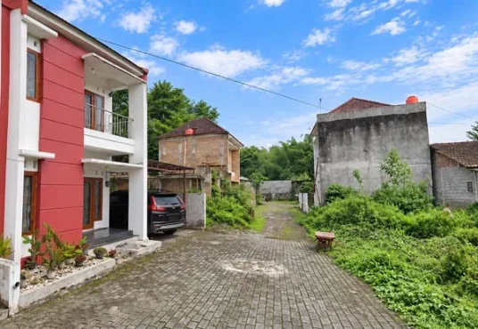 RUMAH 2 LANTAI FULL FURNISHED DI JALAN KALIURANG KM 12 – DEKAT KAMPUS UII YOGYAKARTA