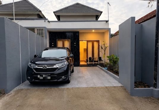 Rumah Modern Full Furnished 5 Menit ke UII Jakal