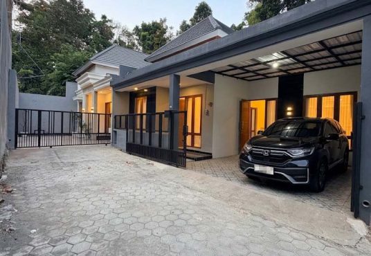 Rumah Desain Mewah Limasan Lingkungan Perumahan Jakal km 13