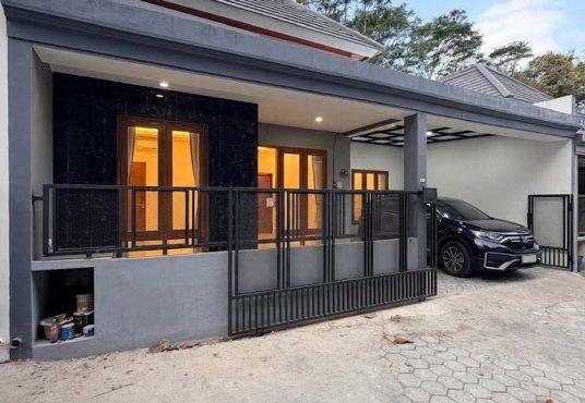 Rumah Desain Mewah Limasan Lingkungan Perumahan Jakal km 13