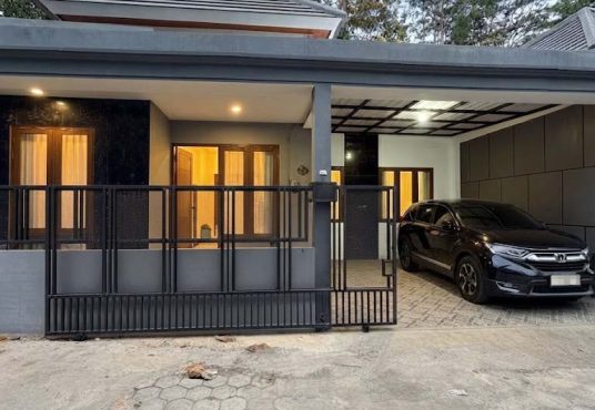 Rumah Desain Mewah Limasan Lingkungan Perumahan Jakal km 13