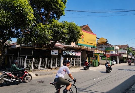 Dijual RUKO lokasi Hooks di Jalan Suryodiningratan dekat Alun alun Selatan