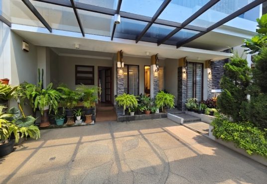 Rumah Mewah 2 Lantai Full Furnished di Vasana Residence