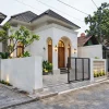 Rumah Cantik Model Klasik Modern di Utara SD Model Wedomartani