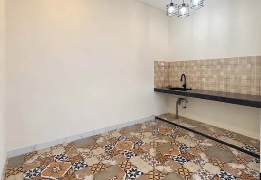 Rumah Cantik Model Klasik Modern di Utara SD Model Wedomartani