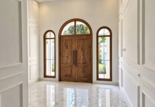 Rumah Cantik Model Klasik Modern di Utara SD Model Wedomartani