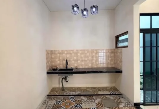 Rumah Cantik Model Klasik Modern di Utara SD Model Wedomartani