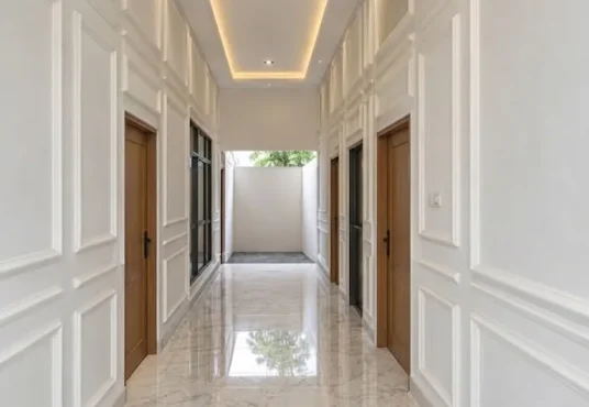 Rumah Cantik Model Klasik Modern di Utara SD Model Wedomartani