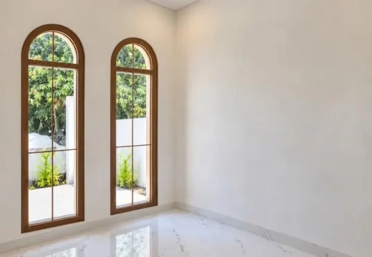 Rumah Cantik Model Klasik Modern di Utara SD Model Wedomartani