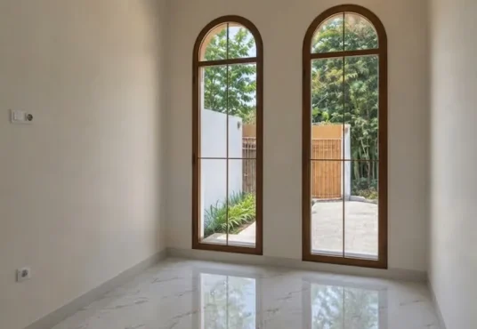 Rumah Cantik Model Klasik Modern di Utara SD Model Wedomartani