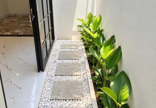 Rumah Cantik Model Klasik Modern di Utara SD Model Wedomartani