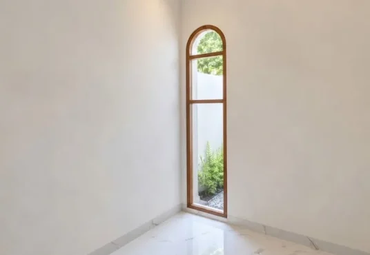 Rumah Cantik Model Klasik Modern di Utara SD Model Wedomartani