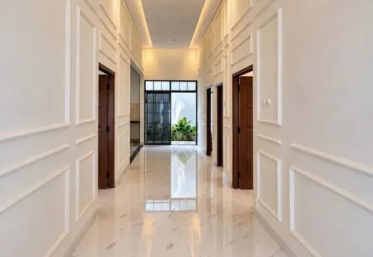 Rumah Cantik Model Klasik Modern di Utara SD Model Wedomartani