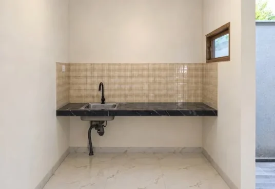 Rumah Cantik Model Klasik Modern di Utara SD Model Wedomartani