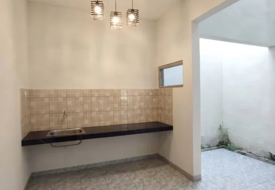 Rumah Cantik Model Klasik Modern di Utara SD Model Wedomartani