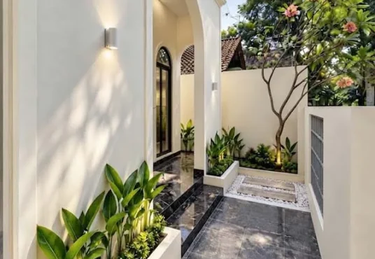 Rumah Cantik Model Klasik Modern di Utara SD Model Wedomartani