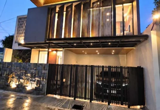 Rumah Mewah 2 lt Kontemporer Furnished Klam Renang dekat UGM