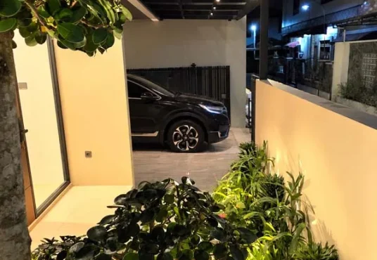 Rumah Mewah 2 lt Kontemporer Furnished Klam Renang dekat UGM