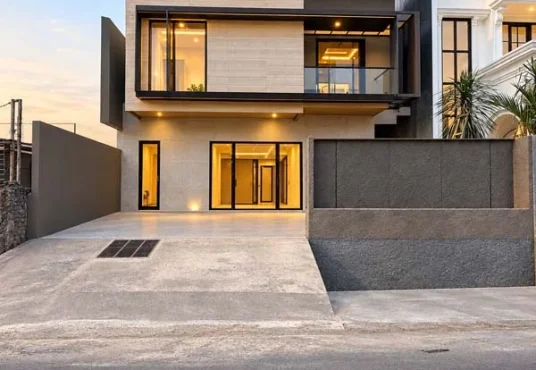 Rumah Mewah Modern 2 lantai dengan private pool di Banyuraden Gamping Sleman