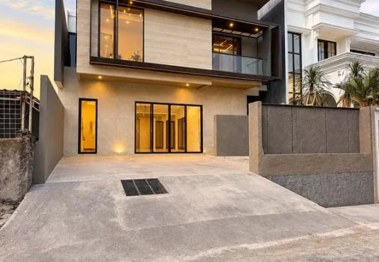 Rumah Mewah Modern 2 lantai dengan private pool di Banyuraden Gamping Sleman