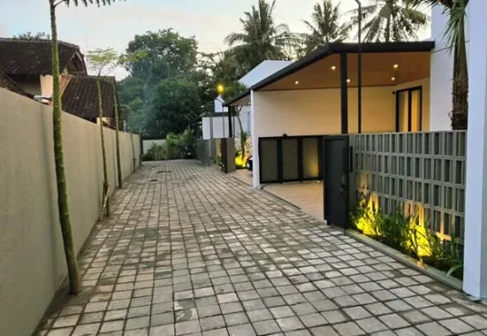 Rumah Cantik Estetik Furnished Dekat Pasar Gentan Jakal km 9,5