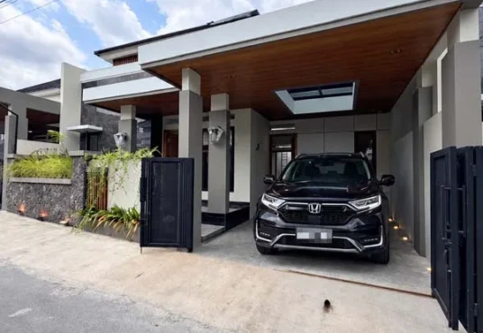 Rumah Baru Tropis Modern Jakal km 13 Dekat Kampus UII