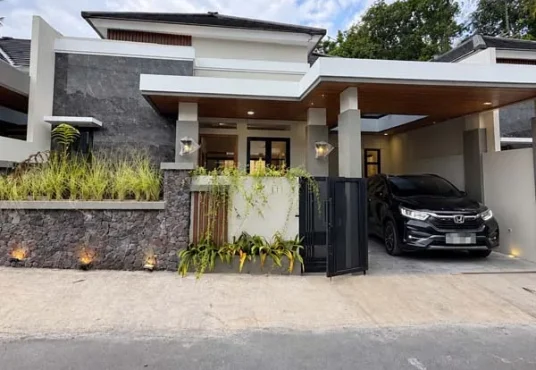 Rumah Baru Tropis Modern Jakal km 13 Dekat Kampus UII
