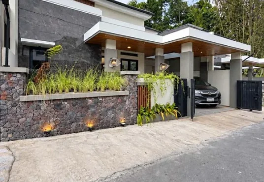 Rumah Baru Tropis Modern Jakal km 13 Dekat Kampus UII
