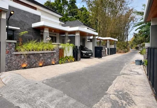 Rumah Baru Tropis Modern Jakal km 13 Dekat Kampus UII