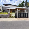 Rumah Baru Tropis Modern Jakal km 13 Dekat Kampus UII