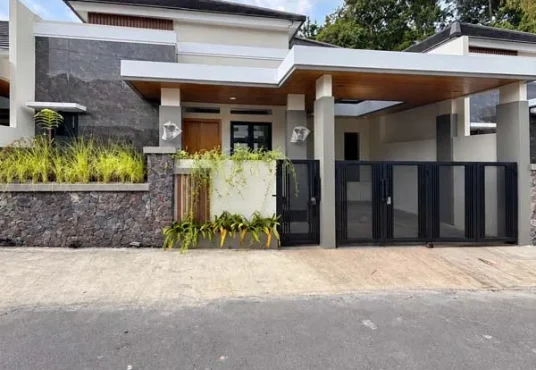 Rumah Baru Tropis Modern Jakal km 13 Dekat Kampus UII