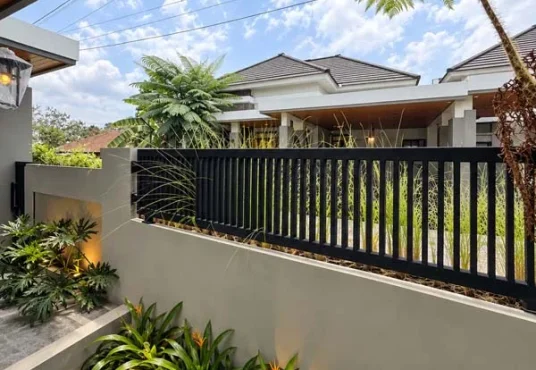 Rumah Baru Tropis Modern Jakal km 13 Dekat Kampus UII