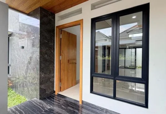 Rumah Baru Tropis Modern Jakal km 13 Dekat Kampus UII
