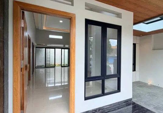 Rumah Baru Tropis Modern Jakal km 13 Dekat Kampus UII