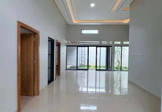 Rumah Baru Tropis Modern Jakal km 13 Dekat Kampus UII