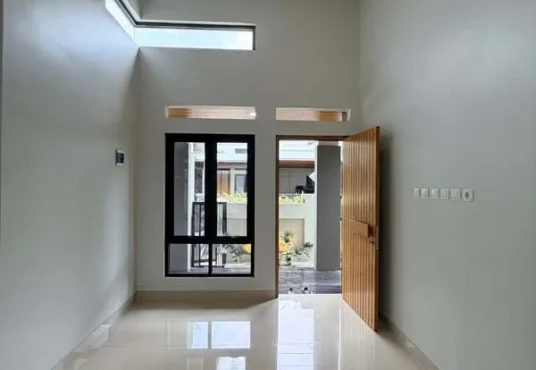 Rumah Baru Tropis Modern Jakal km 13 Dekat Kampus UII