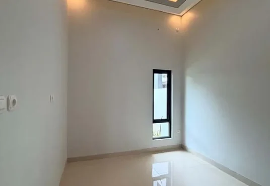 Rumah Baru Tropis Modern Jakal km 13 Dekat Kampus UII