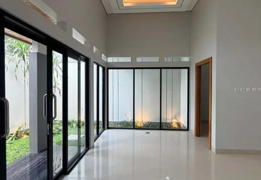 Rumah Baru Tropis Modern Jakal km 13 Dekat Kampus UII