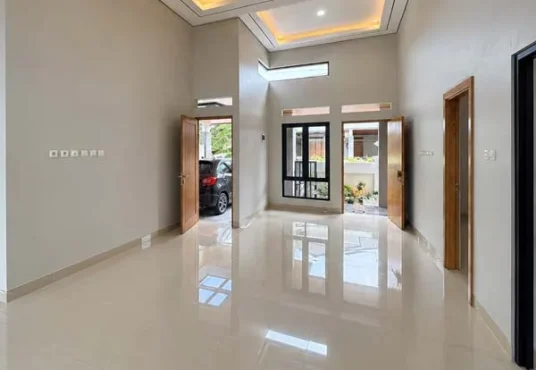 Rumah Baru Tropis Modern Jakal km 13 Dekat Kampus UII