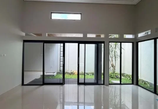 Rumah Baru Tropis Modern Jakal km 13 Dekat Kampus UII