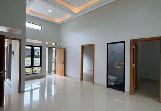 Rumah Baru Tropis Modern Jakal km 13 Dekat Kampus UII