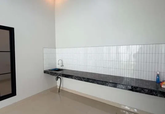 Rumah Baru Tropis Modern Jakal km 13 Dekat Kampus UII