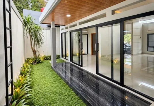 Rumah Baru Tropis Modern Jakal km 13 Dekat Kampus UII