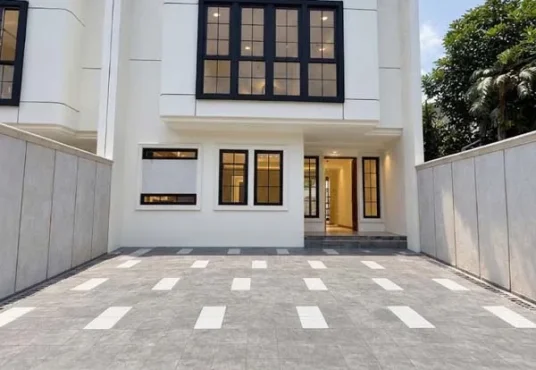 Rumah Mewah Desain Tropis Modern di Jl. Damai Jakal km 8