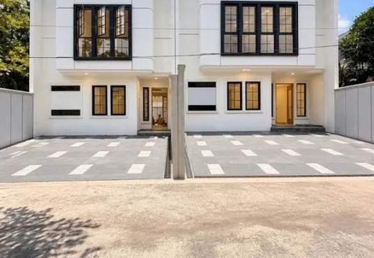 Rumah Mewah Desain Tropis Modern di Jl. Damai Jakal km 8